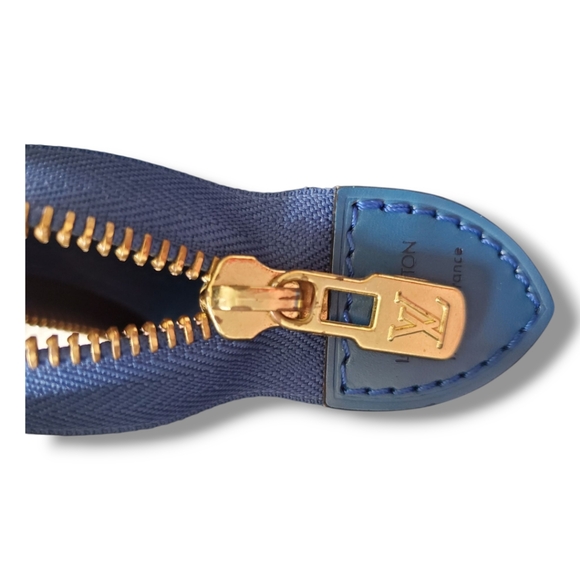 LOUIS VUITTON Toledo Blue Vintage 90s Epi Sac Triangle M52095 - Picture 10 of 13